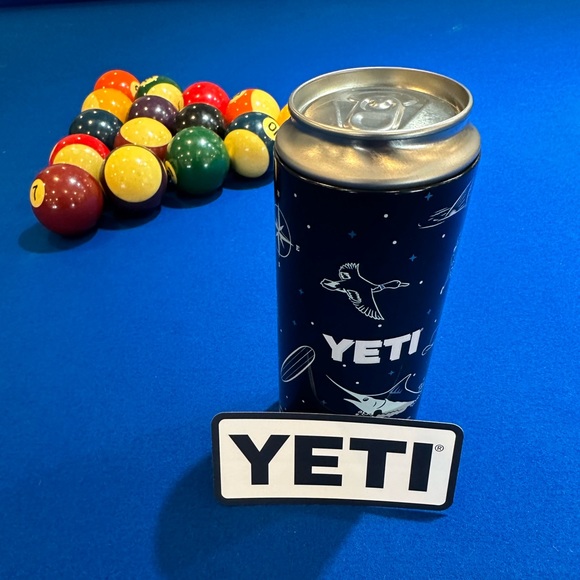 Yeti stash can with yeti sticker - Picture 3 of 3